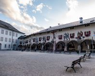 Königliches Schloss - Berchtesgaden - Der romanische Kreuzgang lässt die frühere Zeit erahnen. • © alpintreff.de - Christian Schön